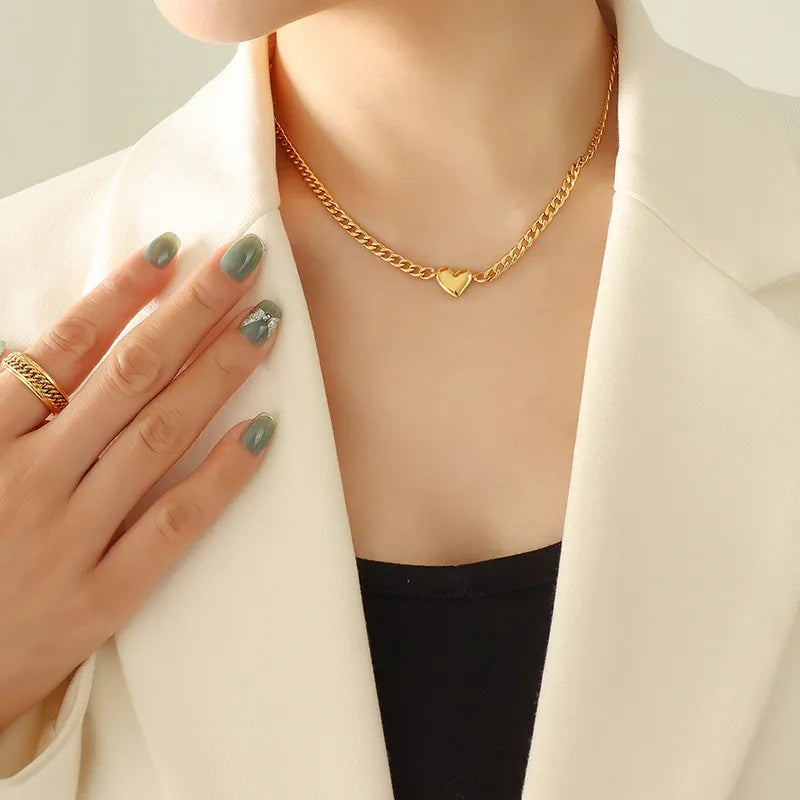 Amora | Heart-Shaped Necklace